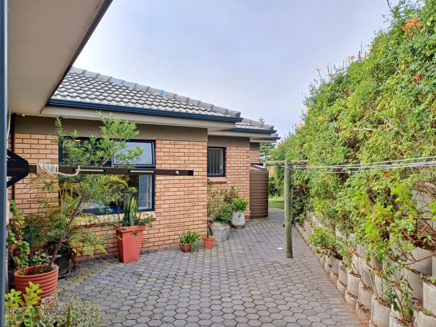 3 Bedroom Property for Sale in Reebok Western Cape